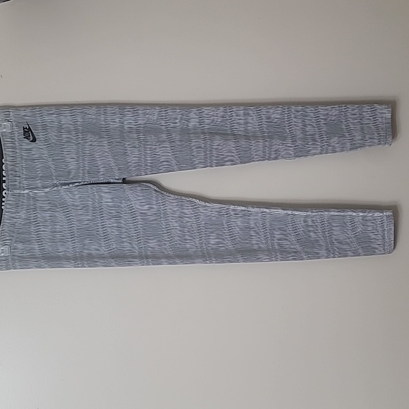 Nike leggings - Picture 2 of 3